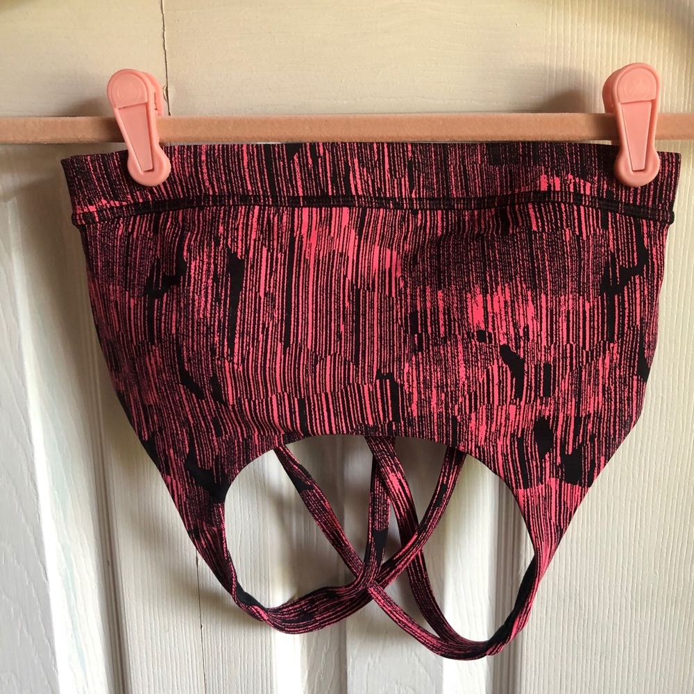 Lululemon sports bra! Size 4, great condition.